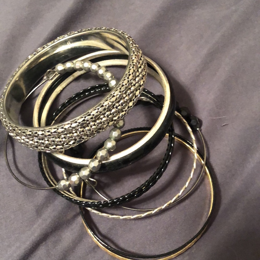 11 bracelets - Picture 2 of 2